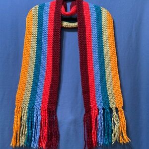 American Eagle hand knitted scarf 66”L and 9”W used excellent condition